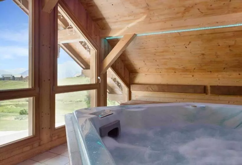 Hotelli Chalet Hôtel Le Beausoleil, The Originals Relais
