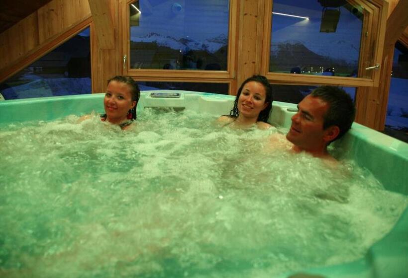 Отель Chalet Hôtel Le Beausoleil, The Originals Relais