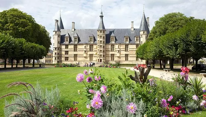 هتل Hôtel De Clèves