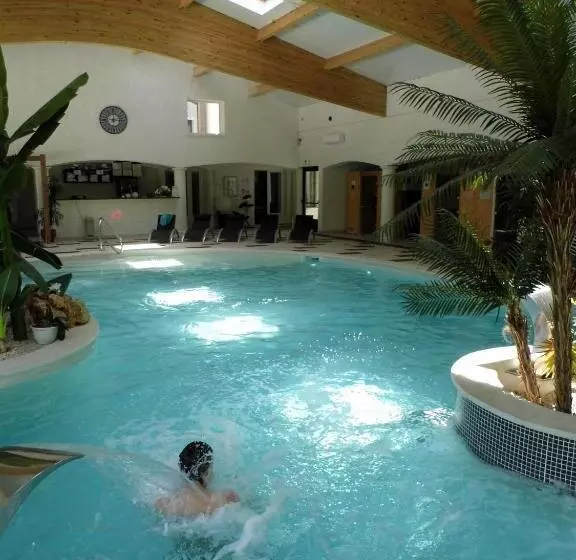 Hotelli Hôtel Spa L Ermitage
