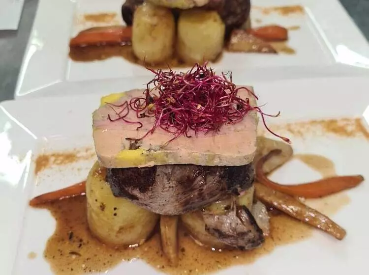 Hotelli Hôtel Restaurant Le Victor Hugo