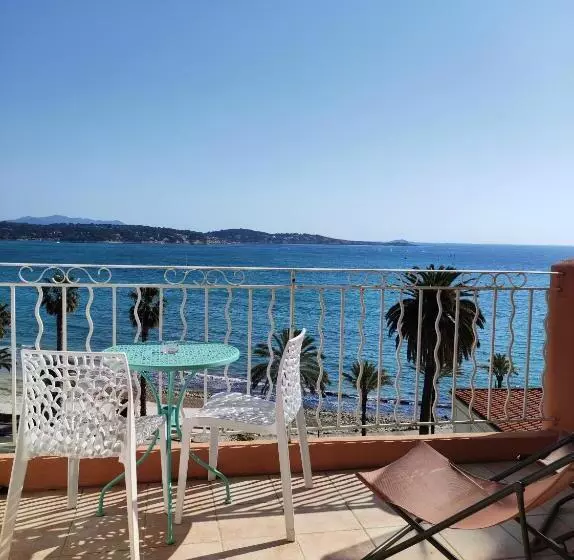 Hotelli Les Galets Hôtel Et B&b