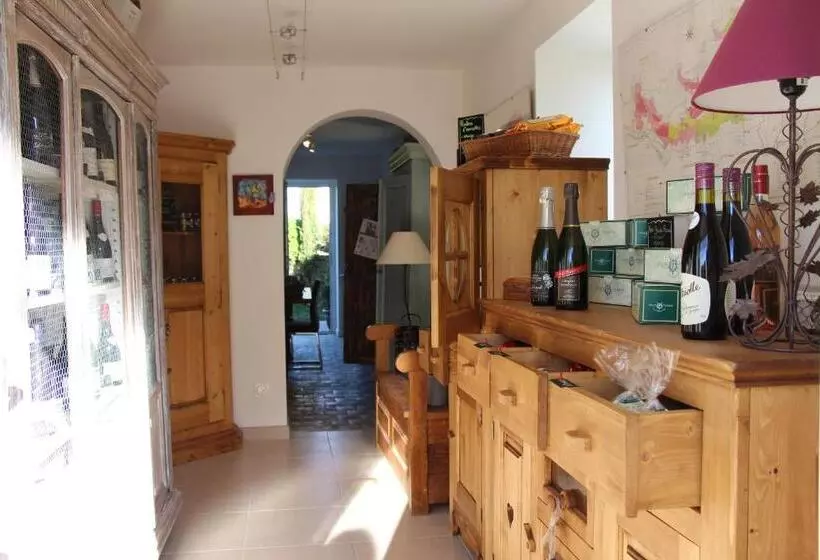 Aamiaismajoitus (B&B) Le Clos De La Challangette