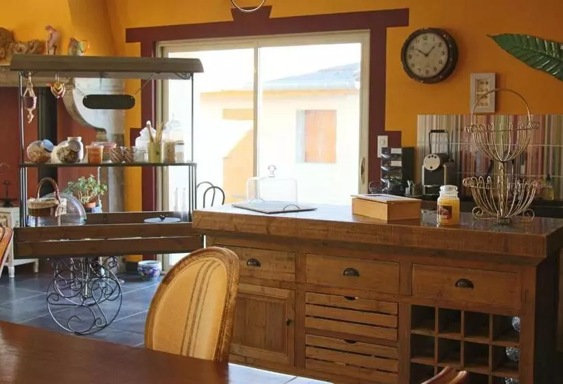 Aamiaismajoitus (B&B) Le Clos De La Challangette