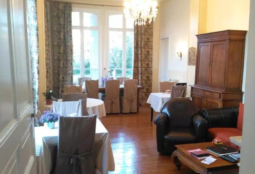 تختخواب و صبحانه Manoir De La Marjolaine