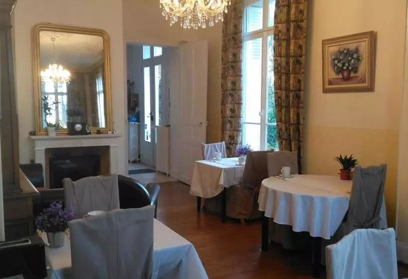 تختخواب و صبحانه Manoir De La Marjolaine