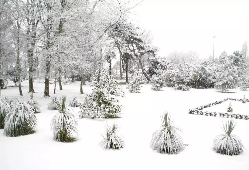 تختخواب و صبحانه Manoir De La Marjolaine