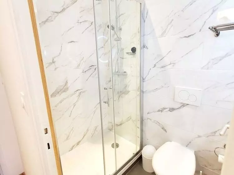 هتل Logis Hôtel Belle Etoile Vichy