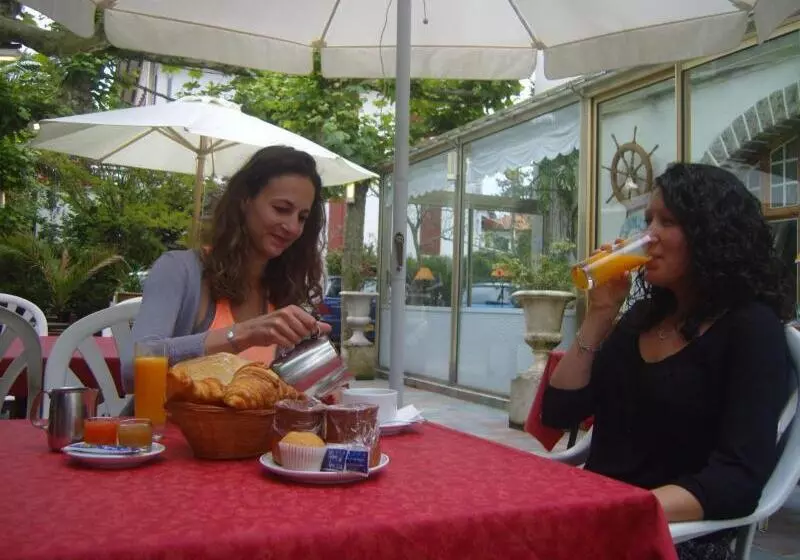 Logis Hotel & Restaurant Bergeret Sport