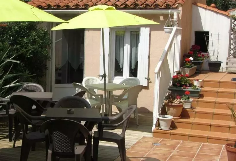 هتل & Cantine De La Plage