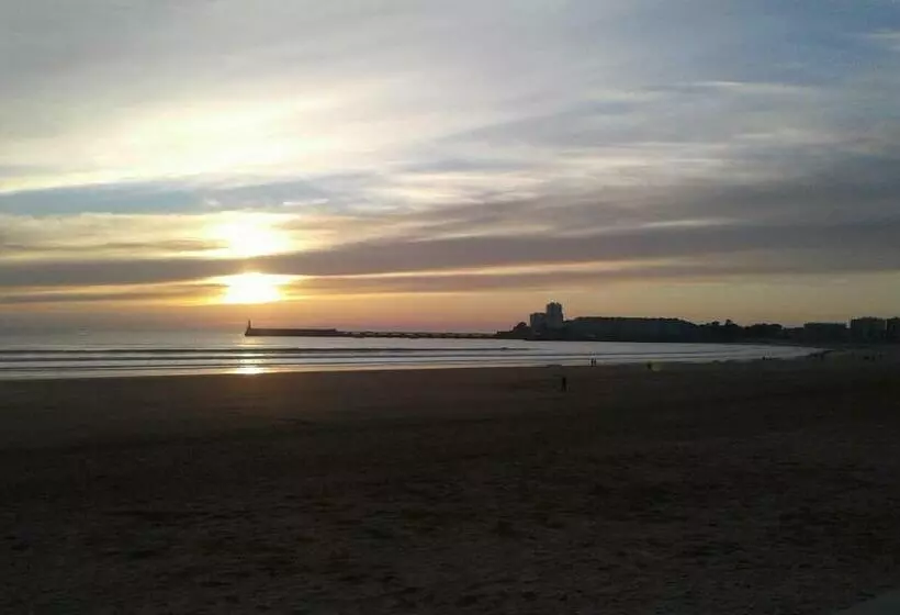 هتل & Cantine De La Plage