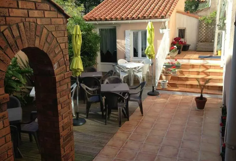 هتل & Cantine De La Plage