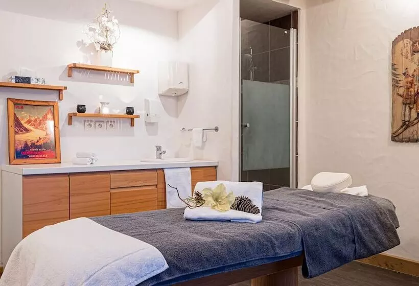 ホテル Hôtel Carlina By Les Etincelles