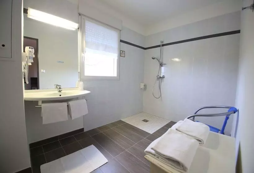 هتل Hôtel Kyriad Brive Ouest