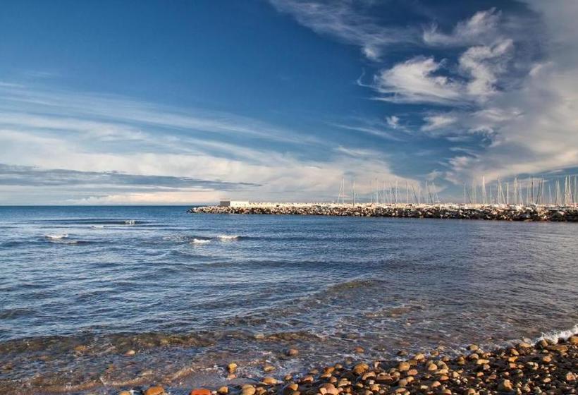 ホテル Hôtel Les 3 Terrasses