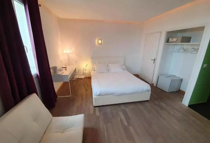 ホテル Hôtel Les 3 Terrasses