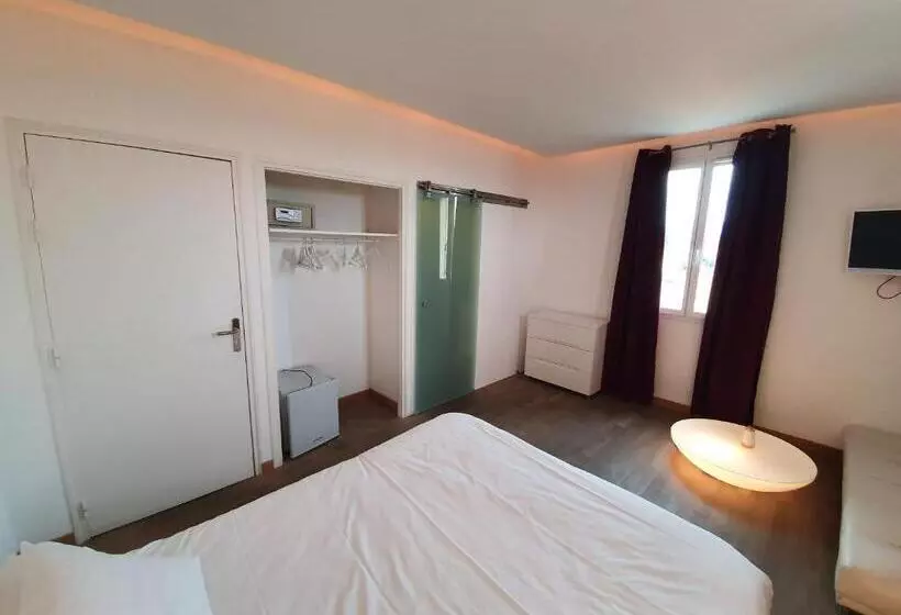 ホテル Hôtel Les 3 Terrasses