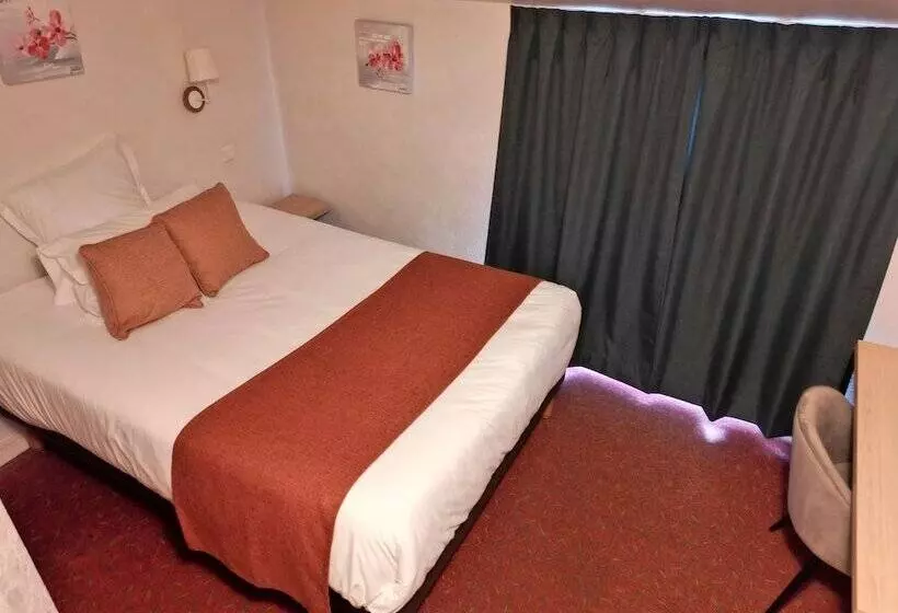 ホテル Contact Hôtel Les Platanes Villeneuve Sur Lot Centre