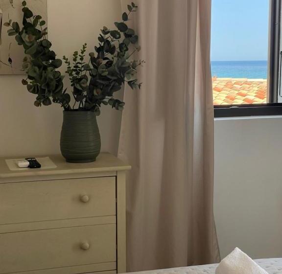 ホテル Hôtel Restaurant La Caravelle