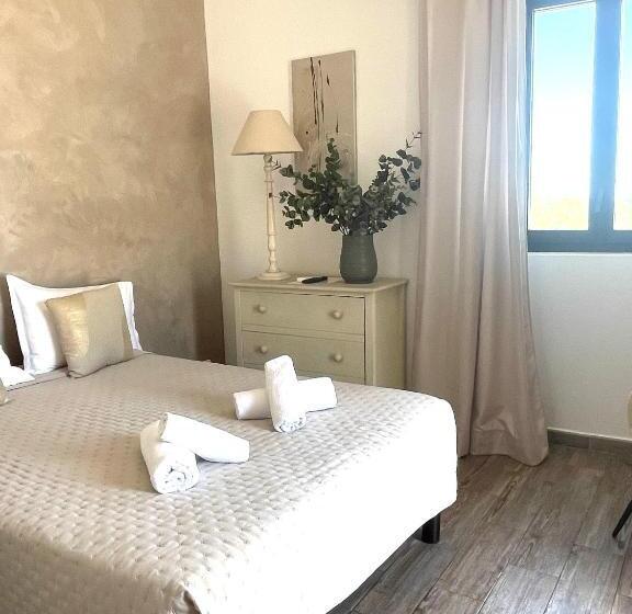 ホテル Hôtel Restaurant La Caravelle