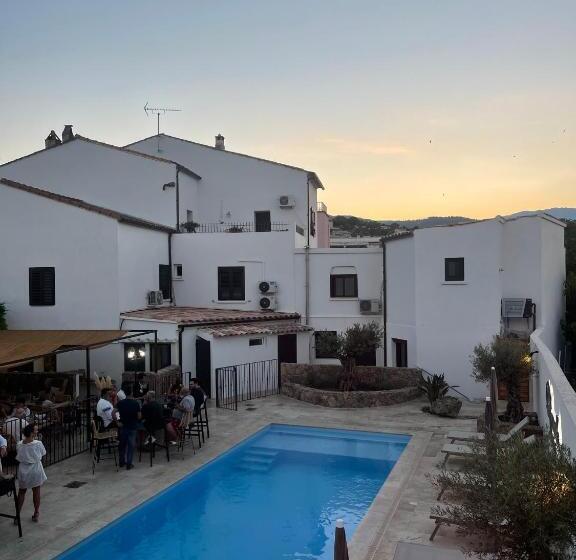 ホテル Hôtel Restaurant La Caravelle