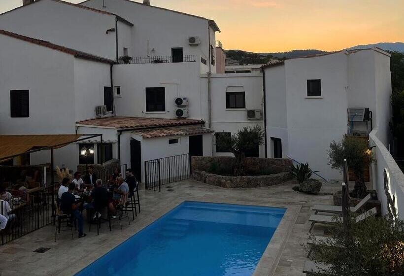 ホテル Hôtel Restaurant La Caravelle