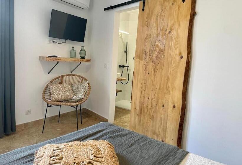 ホテル Hôtel Restaurant La Caravelle