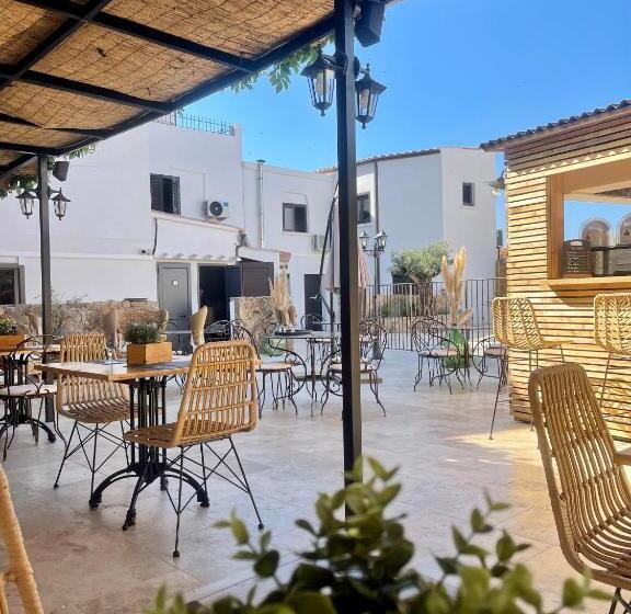 ホテル Hôtel Restaurant La Caravelle