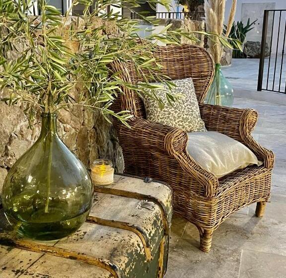 ホテル Hôtel Restaurant La Caravelle