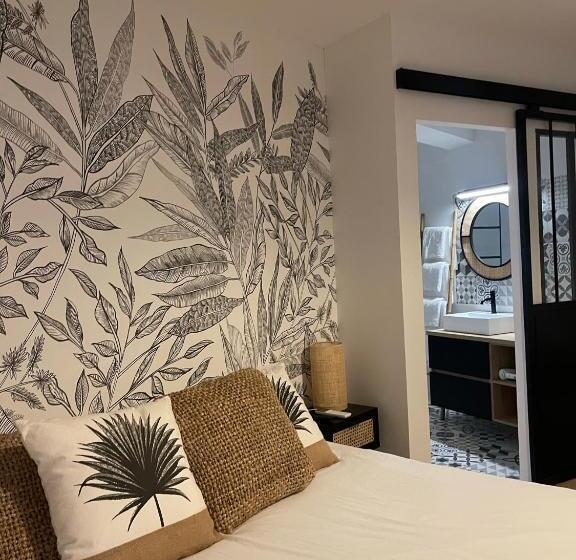 ホテル Hôtel Restaurant La Caravelle