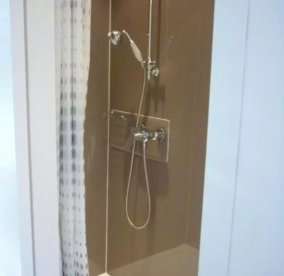 هتل L Estacade
