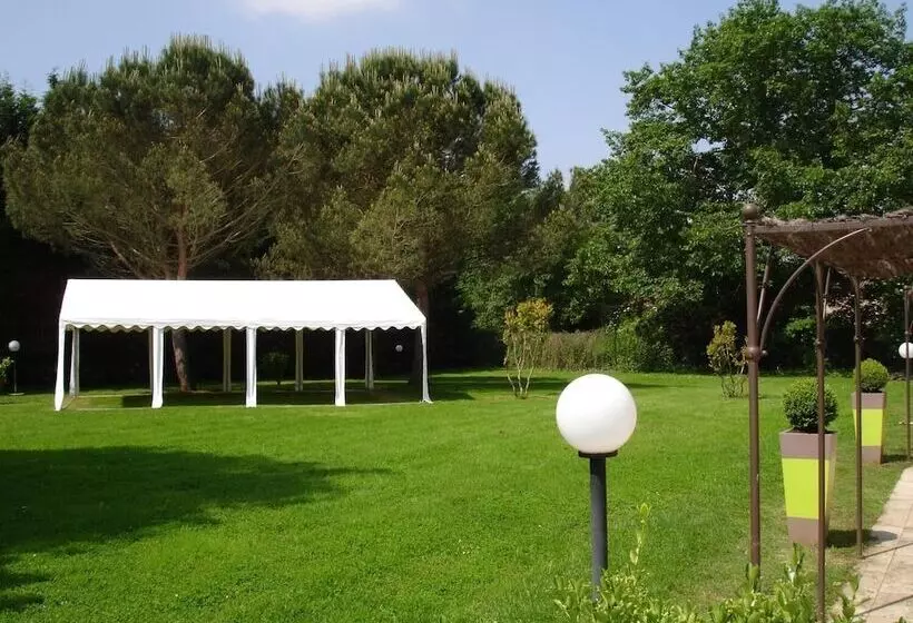 Hotelli La Villa St Laurent   Bergerac