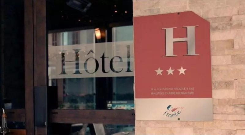 ホテル Hôtel Les 3 Terrasses