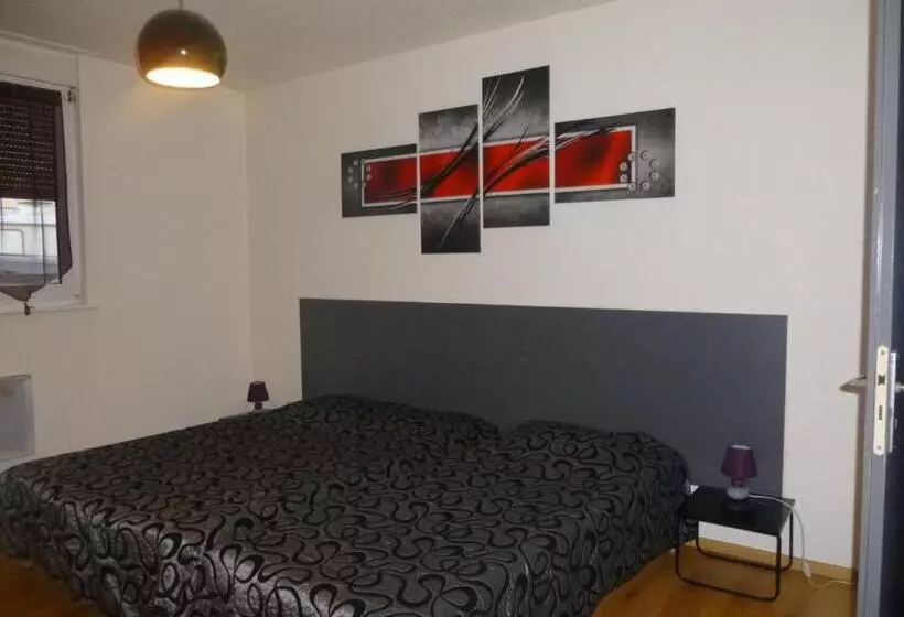 هتل Studio/hôtel Porte De France