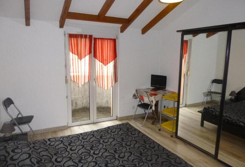 בית מלון כפרי Studio/hôtel Porte De France