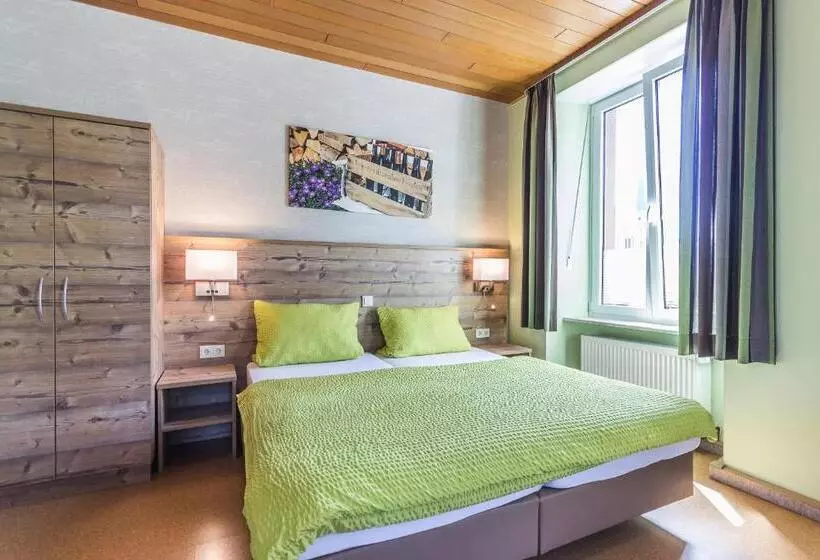 Hotelli Altes Schulhaus