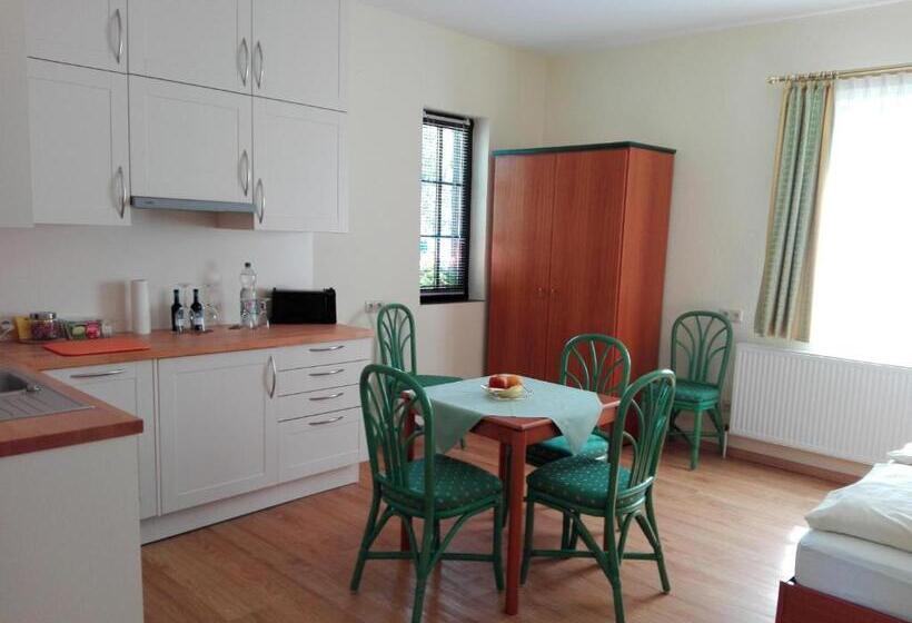 בית מלון כפרי Altes Zollhaus Am Klinikum