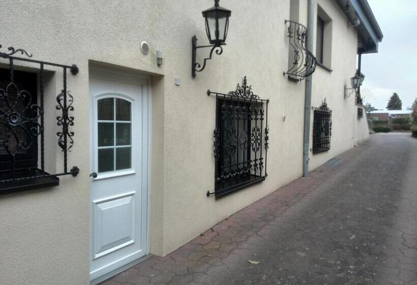 בית מלון כפרי Altes Zollhaus Am Klinikum