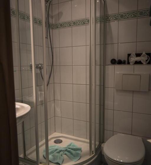 هتل Weinhaus Kreuter