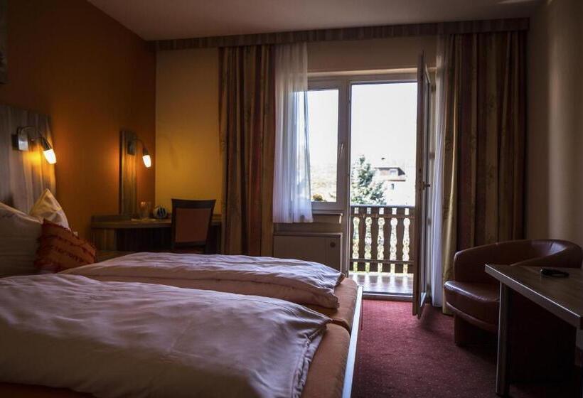 هتل Weinhaus Kreuter