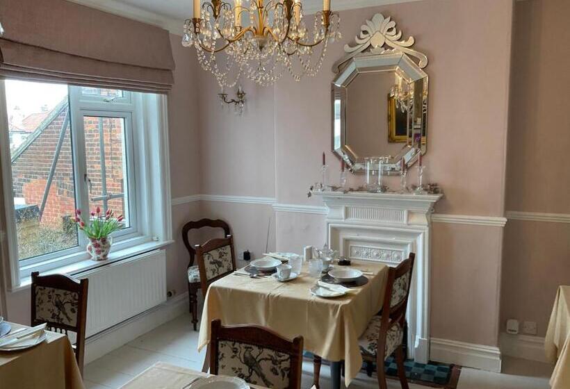 צימר Albury House