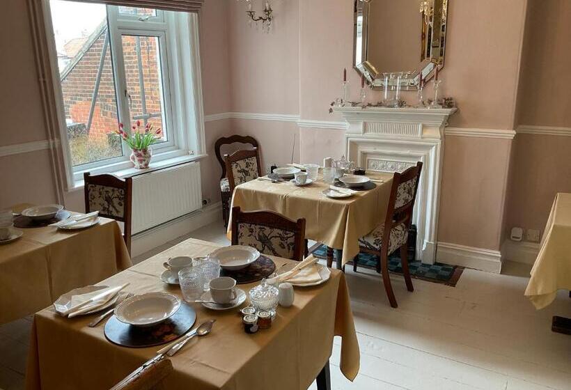 צימר Albury House