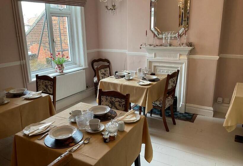 צימר Albury House