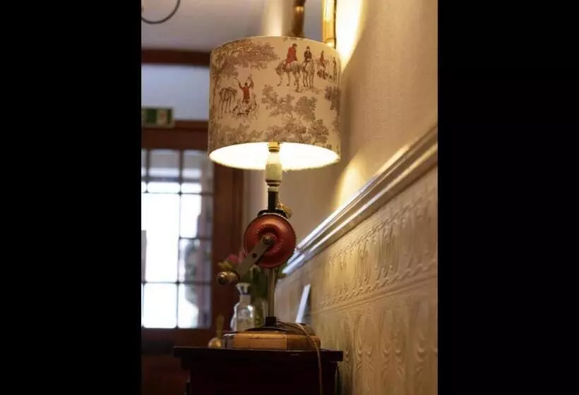 ベッドアンドブレックファースト Albury House