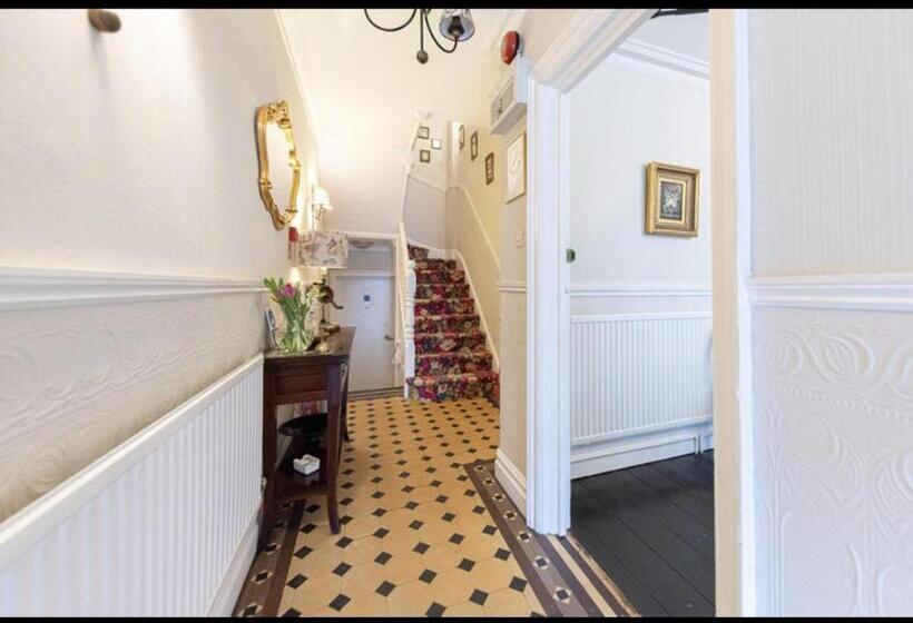 צימר Albury House