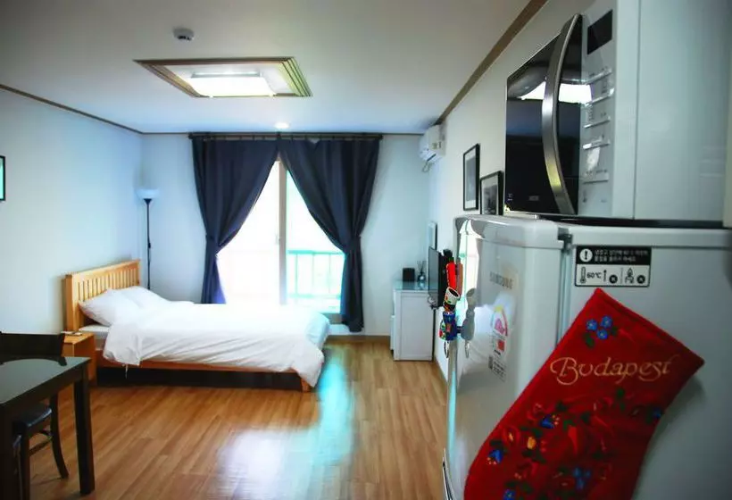 Budapest Inn