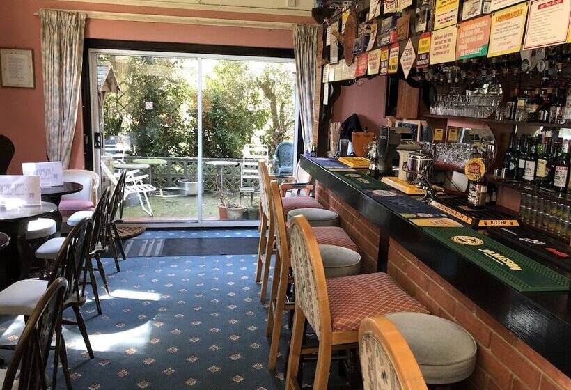 Отель Chad Hill