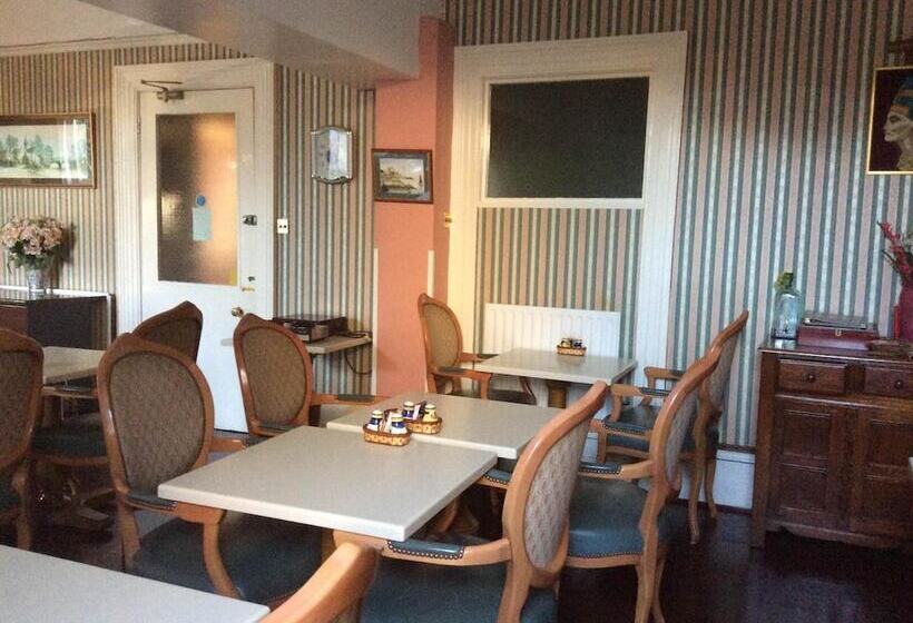 Отель Chad Hill