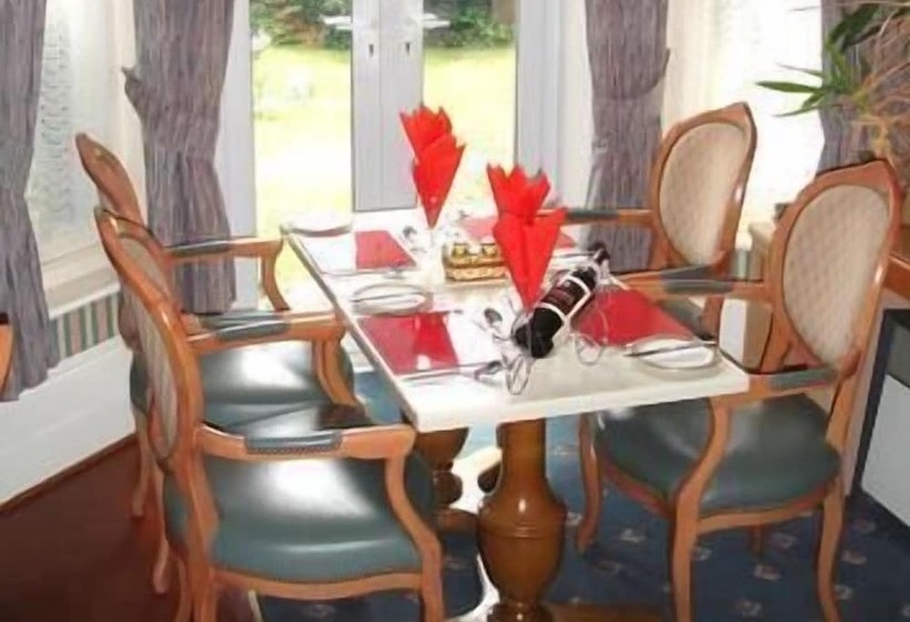 Отель Chad Hill