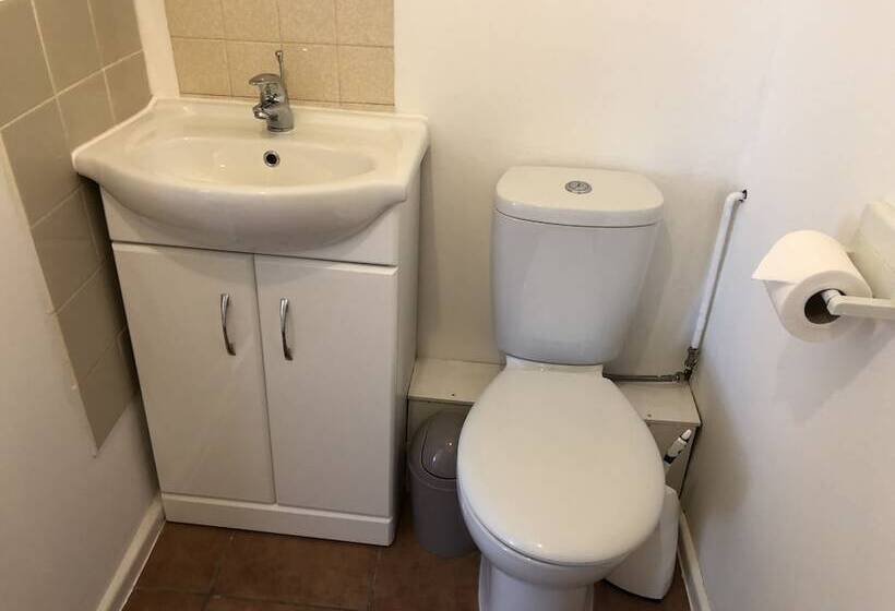 Отель Chad Hill